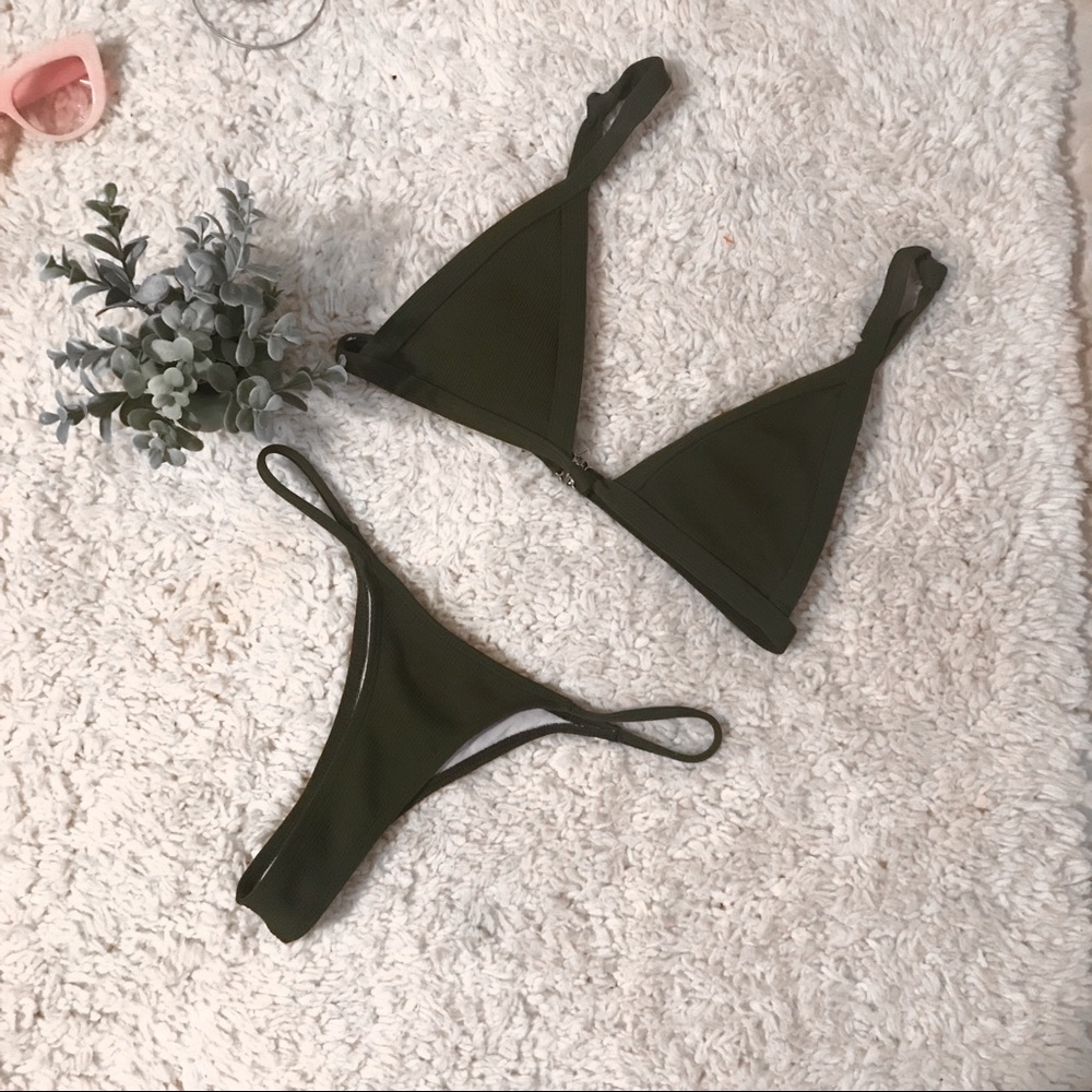 Three bikini sets - Picture 4 of 4